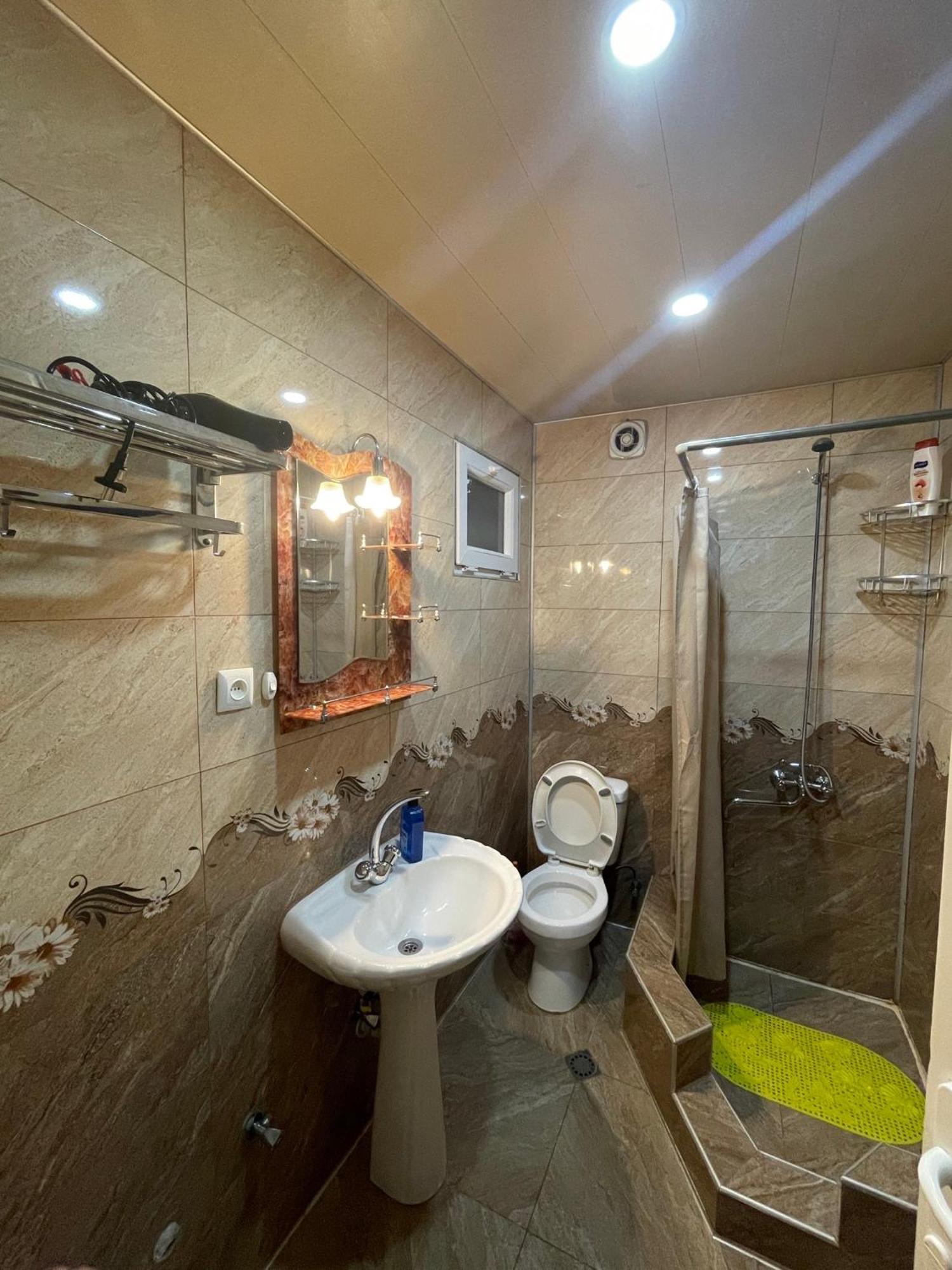 Elco Hotell Zugdidi Exteriör bild